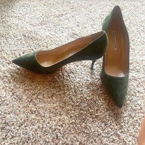 LIKE NEW  Forest Green Suede Manolo Blahnik Heels Size 40